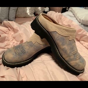 Ariat Mules Size 7B NWOT / No Box
